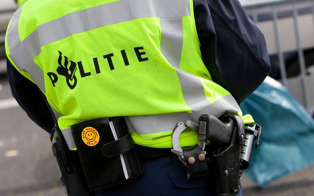 HUIZEN – Na een ramkraak op een tankstation in Huizen (Noord-Holland) heeft een politieagent zaterdagochtend vroeg twee keer gericht geschoten op de banden van de auto waarmee de daders op de vlucht sloegen. Foto ANP