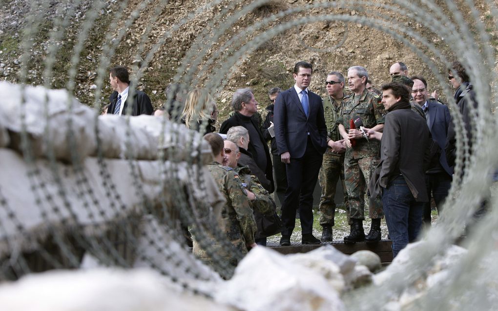 De Duitse defensieminister Zu Guttenberg wil de dienstplicht afschaffen. Maar hij ontmoet grote tegenstand van zijn christendemocratische partijgenoten. Foto EPA