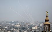 Militanten vuren zaterdag vanuit Gaza-Stad raketten af op Israël. beeld AFP