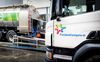 Tankauto’s halen de melk bij de boeren op. De komende jaren komt in Nederland door krimp van de veestapel minder boerderijmelk beschikbaar. beeld ANP, Koen van Weel