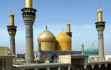 BAGDAD â€“ De explosie bij het islamitische mausoleum van imam Mussa al Kazem bracht grote schade toe aan het gebouw. Dinsdag waren er op een sjiitische feestdag diverse aanslagen in Irak, waarbij rond de 200 doden vielen. Op de plaats van de foto kwamen 