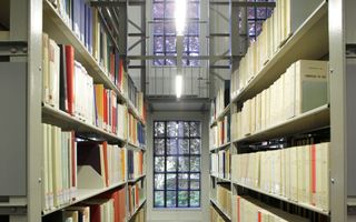 GRONINGEN – De collectie van de faculteit godgeleerdheid en godsdienstwetenschap van de Rijksuniversiteit Groningen (RUG) telt ongeveer 55.000 boekbanden. Foto’s Jan Willem van Vliet