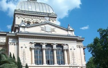 ROME â€“ De Grote Synagoge in Rome draagt haar naam niet tevergeefs. Ooit was in dit gebied, vlak bij het Vaticaan, op last van paus Paulus IV een joods getto ingericht. Foto RD