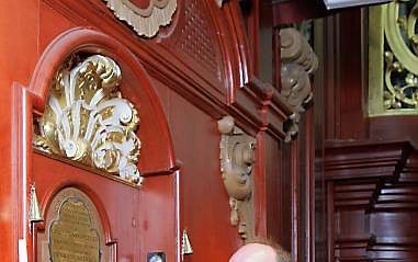 Jan Hage, hier achter het orgel in Haarlem. Foto Jan-Dirk van der Burg