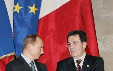 ITALIË-Rusland en Italië hebben woensdag in het Italiaanse Bari hun economische banden aangehaald en onder meer afgesproken te gaan samenwerken bij de bouw van een passagiersvliegtuig, de aanleg van een spoorweg en de ontwikkeling van kernenergieprojecten