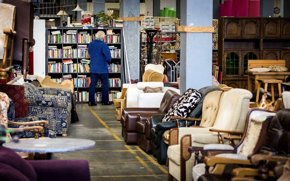 Tweedehands goederen in de kringloopwinkel in Rijswijk. beeld ANP, Koen van Weel