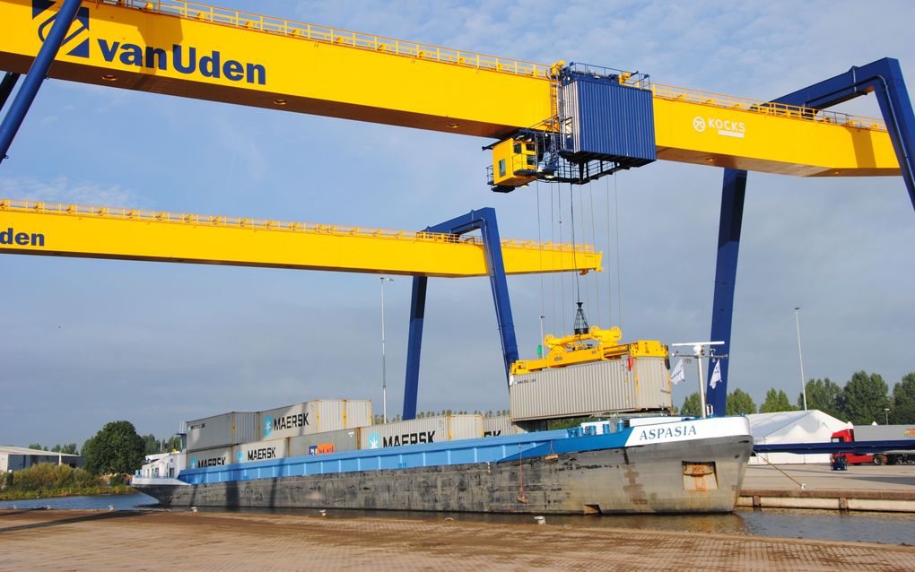 ALPHEN A/D RIJN – De nieuwe terminal bij Alphen aan den Rijn is vrijdag officieel geopend. Foto Van Uden Logistics