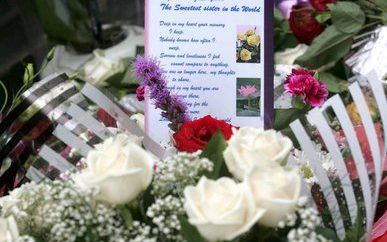 LONDEN - Bloemen bij de plek waar op 7 juli 2005 vier zelfmoordterroristen zichzelf opbliezen. Foto EPA