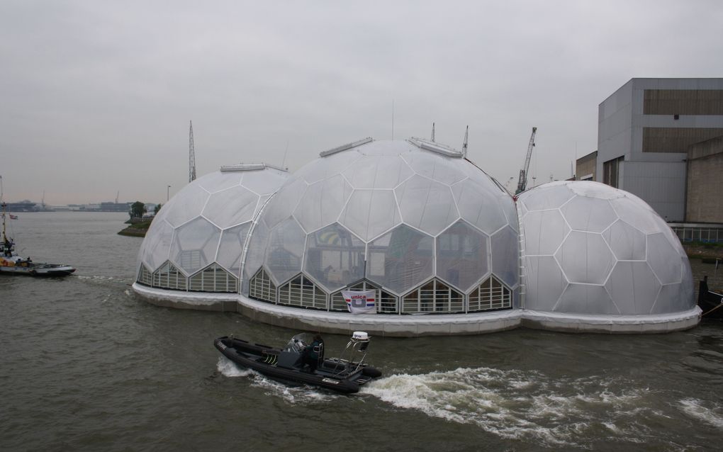 ROTTERDAM - ”Het paviljoen” onderweg naar de Rotterdamse Rijnhaven. Foto Riekelt Pasterkamp