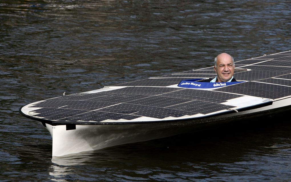 Ockels in een zonneboot, vorig jaar. Foto ANP