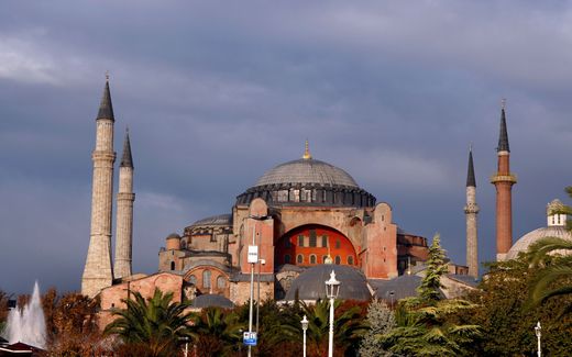 Exterieur van de Hagia Sophia of Aya Sophia in het Turkse Istanbul. De moskee wordt beschouwd als de grootste baseliek uit de Byzantijnse periode. Vanaf de bouw in 537 tot aan de verovering van de stad door de Ottomanen in 1453, deed de Aya Sofia dienst als christelijke kerk. beeld ANP, Robert Vos
