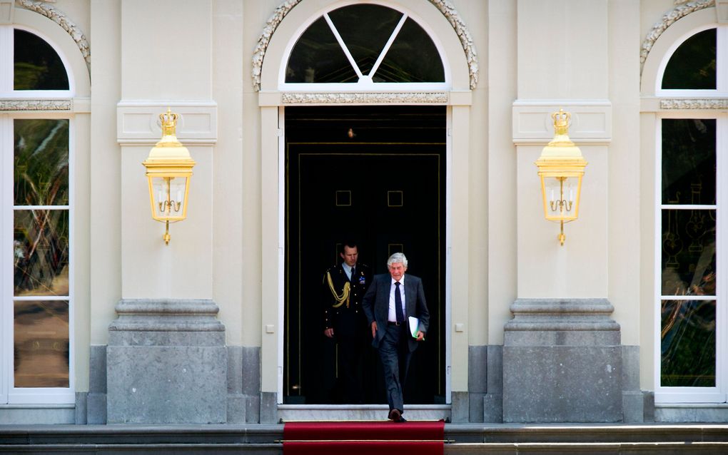 Informateur Lubbers verlaat dinsdag Paleis Huis ten Bosch. Foto ANP