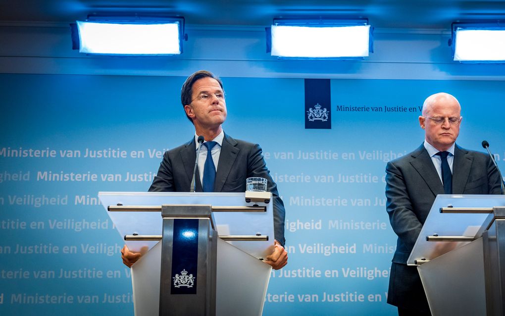 Minister-president Mark Rutte en minister Ferdinand Grapperhaus (Justitie en Veiligheid). beeld ANP