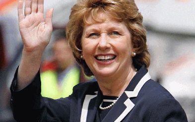 DUBLIN - Waarschijnlijk is er geen president in de geschiedenis van de jonge Ierse Republiek geweest die zo breed op handen werd gedragen als de 53 jaar oude Mary McAleese. Haar voorgangers waren doorgaans uitgesproken figuren die het van steun van links 