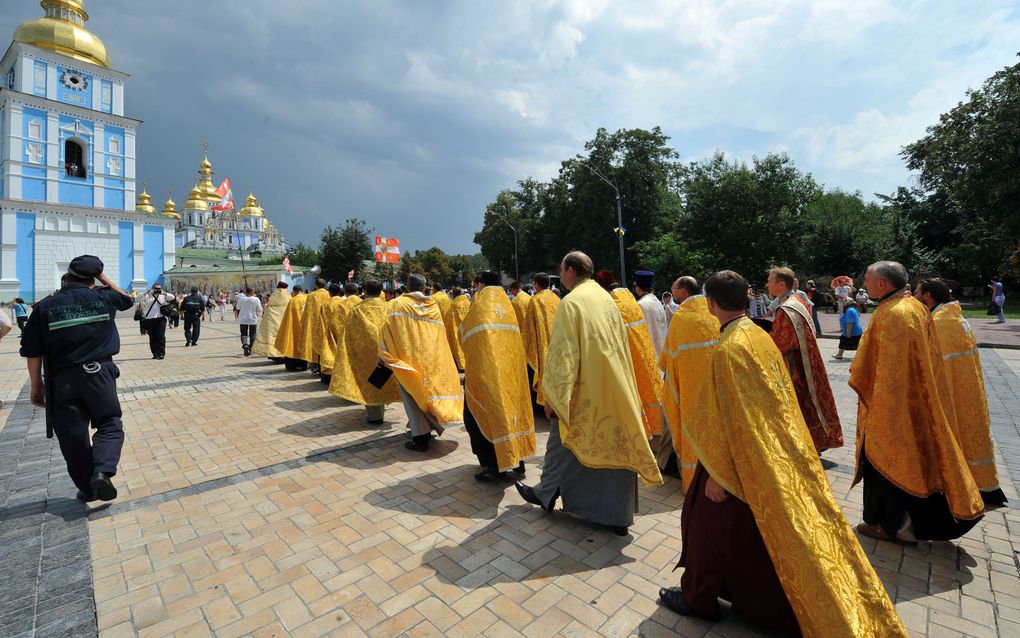 In de Oekraïense hoofdstad Kiev liepen orthodoxe priesters en gelovigen gisteren mee in een processie ter gelegenheid van de nieuw ingestelde Doopdag. De Russische feestdag wordt ook in Oekraïne gevierd. De dag markeert de komst van het christendom naar R