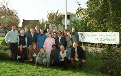 MIDDELSTUM - De eerste groep conferentiegangers in Middelstum bij de start van het overleg over ”demonie in onze samenleving" voor congrescentrum De Cederborg. - Foto RD