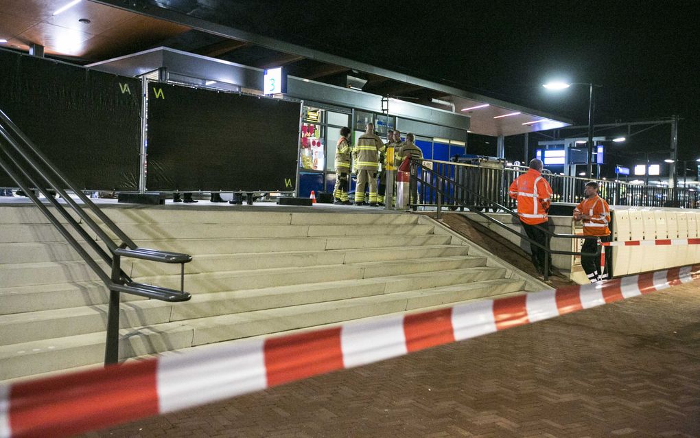 Bij het station Elst zijn in de nacht van vrijdag op zaterdag twee jongens van zeventien jaar oud omgekomen. Volgens de politie kwamen de twee onder een passerende trein terecht. beeld ANP