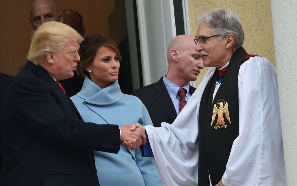 Donald Trump en zijn vrouw Melania vrijdag bij het verlaten van St. John's Episcopal Church. beeld AFP