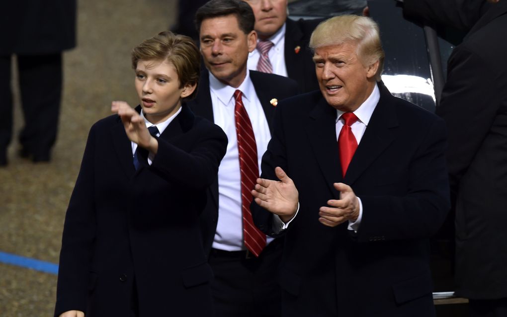 Donald Trump en zijn zoon Baron. beeld AFP