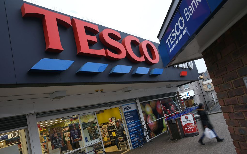 2 Sisters Food Group levert een derde van alle kipproducten die in Groot-Brittannië worden gegeten en levert aan de grote supermarktketens Tesco, Sainsbury’s, Marks&Spencer, Aldi en Lidl. beeld AFP