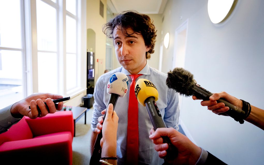 Jesse Klaver (GroenLinks) staat de pers te woord in de Tweede Kamer. beeld ANP