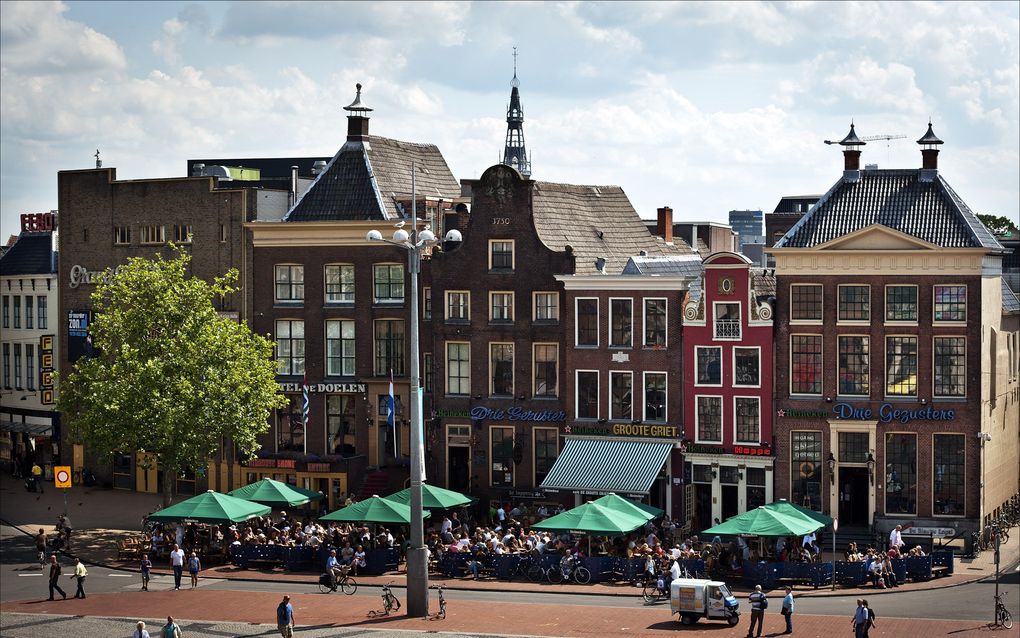 Hotel de Doelen, Groote Griet en De Drie Gezusters aan de Grote Markt in Groningen. Horecagelegenheden van Kooistra. Foto ANP