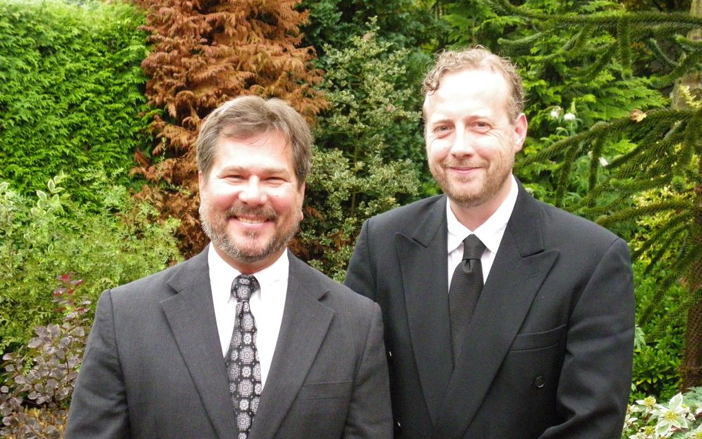 Ds. Jeffrey Laurin (l.) en dr. Meine Veldman spreken de komende dagen over het zendingswerk in Franstalig Canada. „Québec is de meest antireligieuze provincie in Canada. Mensen zijn seculier, agnostisch en afkerig van elke religie.” Foto RD