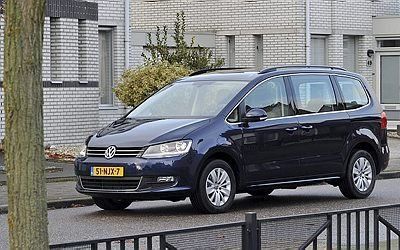 De hoekige vormen van de nieuwe Volkswagen Sharan vertellen aan de buitenkant al veel over de enorme mogelijkheden in het interieur. Foto Tony Vos