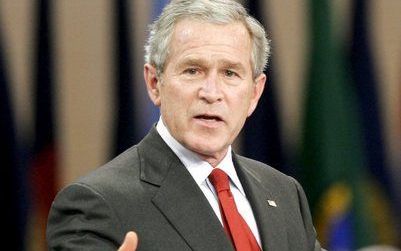 WASHINGTON - President Bush stelt het omstreden afluisterprogramma onder toezicht van een onafhankelijke rechtbank. Foto ANP