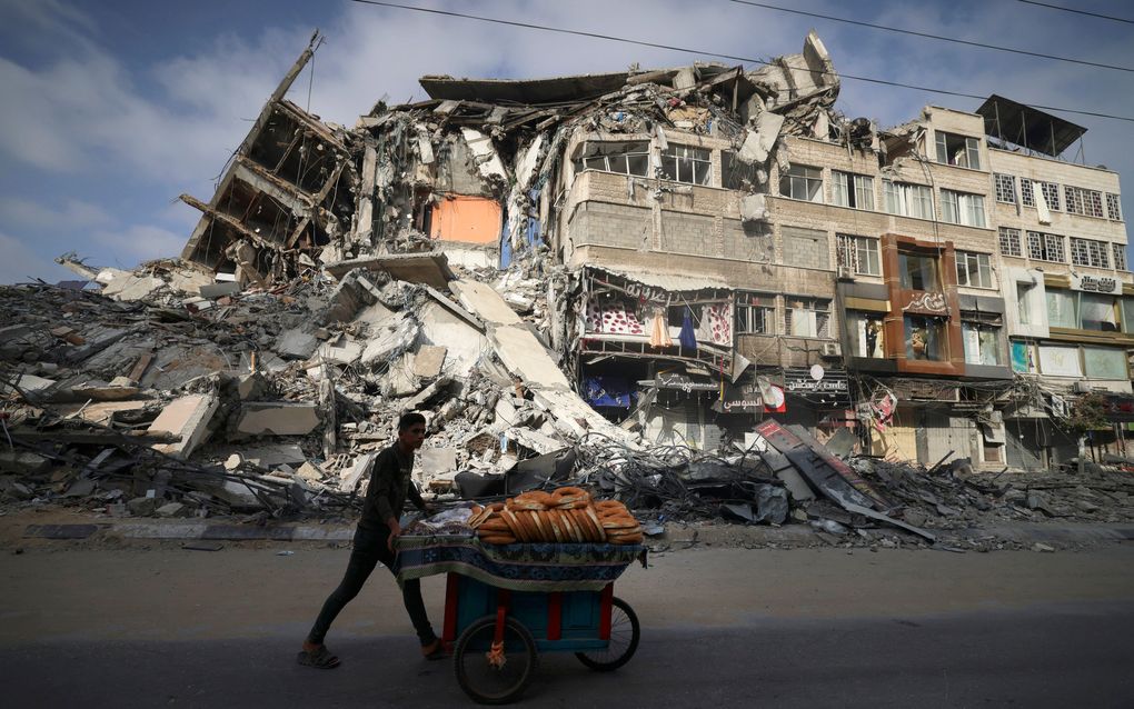 Verwoest gebouw in Gaza, donderdag. beeld AFP, Mahmud Hams