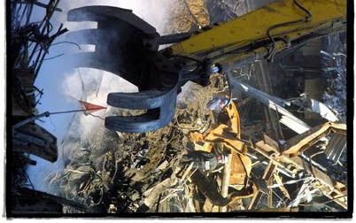 NEW YORK - Om reddingswerkers aan het werk te kunnen zien op Ground Zero, de ruÃ¯nes van het World Trade Center in New York, moeten toeristen voortaan een gratis kaartje aanschaffen. - Foto RD, Henk Visscher