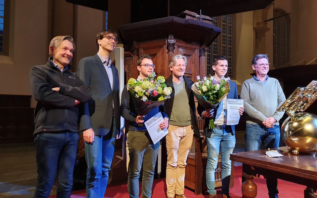 Jury en prijswinnaars (v.l.n.r.): Anton Pauw, Laurens de Man, Andries Bogerd, Hayo Boerema, Harm-Jan van der Sluis en Gert-Jan Mostert. beeld Naomi Strijbis