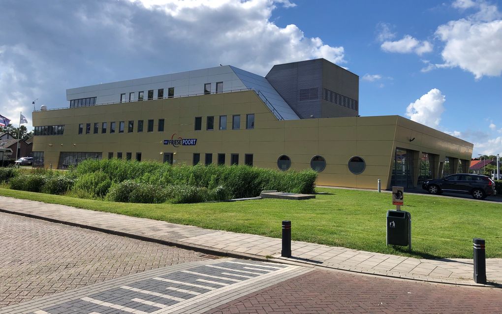 De Urker ‘visserijschool’, tegenwoordig de maritieme afdeling van ROC Friese Poort. Hier praat minister Staghouwer vrijdag met vissers over de hoge brandstofkosten. Beeld RD