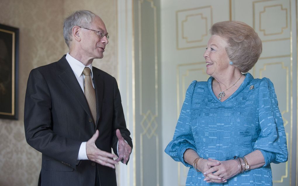 EU-voorzitter Herman van Rompuy wordt dinsdag ontvangen door koningin Beatrix op Paleis Huis ten Bosch in Den Haag. Foto ANP