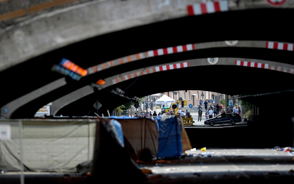 De tunnel die de enige toegang vormde tot het festivalterrein in Duisburg. Foto ANP