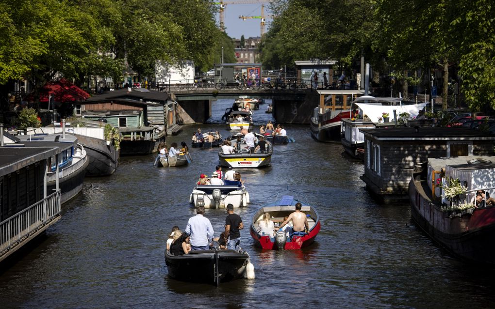 Pleziervaart op de grachten. beeld ANP, Ramon van Flymen.