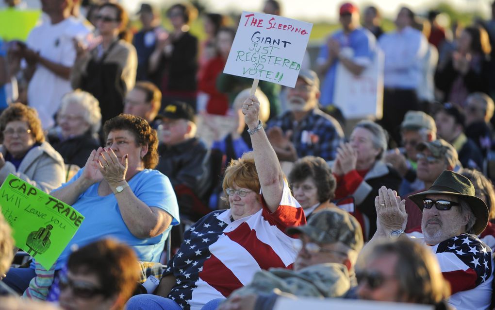 De zeer conservatieve Tea Party-beweging heeft een succes behaald tijdens voorverkiezingen in de Verenigde Staten. In de staat Kentucky sleepte Rand Paul de kandidatuur in de wacht namens de Republikeinse Partij voor de tussentijdse verkiezingen in novemb