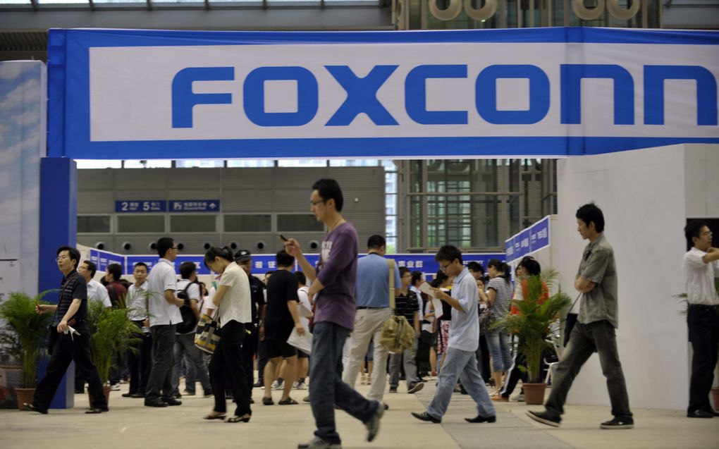 Werknemers van elektronicafabrikant Foxconn in China moeten verklaren dat ze geen zelfmoord zullen plegen. Foto EPA