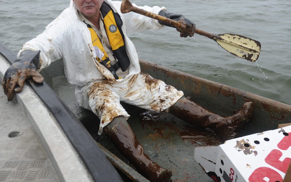 Een medewerker van Department of Wildlife and Fisheries. Foto EPA