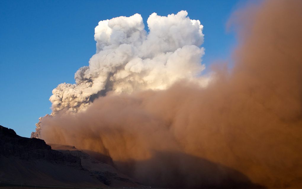 De Europese luchtvaartmaatschappijen hebben in april minder passagiers vervoerd dan in dezelfde maand een jaar geleden. Oorzaak: de IJslandse aswolk. Foto EPA