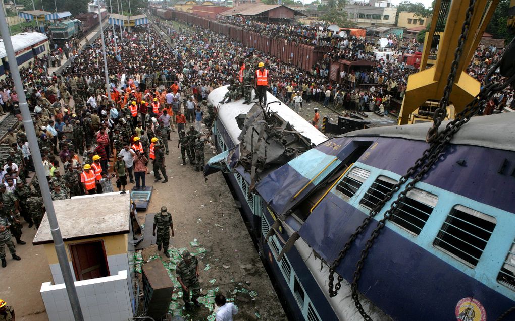 Zeker vijftig mensen zijn maandag in India om het leven gekomen door een treinongeluk in het oosten van het land. Foto EPA