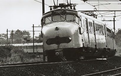 DEN HAAG - Om de capaciteit van het spoorwegnet te vergroten moeten stoptreinen veel sneller kunnen optrekken en remmen. Het Nationaal Verkeers- en Vervoersplan (NVVP) schrijft voor dat in de nabije toekomst drie intercity’s en drie stoptreinen per uur pe