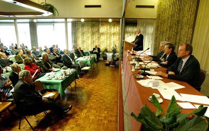 NIJKERK - Dr. W. Verboom luidde woensdag tijdens de jaarvergadering van de Gereformeerde Bond de noodklok. In zijn lezing stelde hij dat de catechese in een crisis verkeert. Tijdens de vergadering waren er ook bestuursverkiezingen. De zittende hoofdbestuu