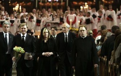 ROTTERDAM â€“ Prins Willem-Alexander nam vorig jaar tijdens de herdenkingsdienst voor paus Johannes Paulus II niet deel aan de communie, prinses Máxima wel. Zaterdag gaat het paar weer samen naar een eucharistieviering, dit keer in Rotterdam. Foto ANP