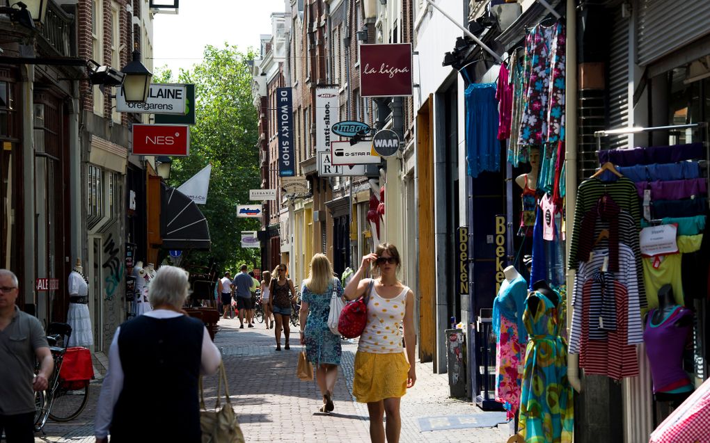 De gemeenteraad van Middelburg heeft gisteravond ingestemd met een verruiming van de winkelopenstelling op zondag voor de win kelboulevard. Het SGP-voorstel om het besluit door de kroon te laten vernietigen werd niet gehonoreerd. Foto ANP