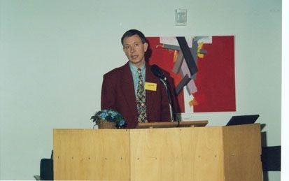 AMERSFOORT - Ds. Mark Janssens hield op een themadag over ”Geloven en scheiden” in de Evangelische Hogeschool te Amersfoort een lezing over ”Hoe gaan we als kerk en gemeente met gescheiden mensen om?” - Foto JanRozendaal