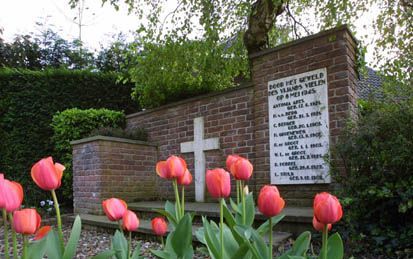 RIDDERKERK - Een bloedbad aan de Donckselaan in Ridderkerk kostte op 8 mei 1945, drie dagen na de Bevrijding, acht mensen het leven. - Foto JosWesdijk