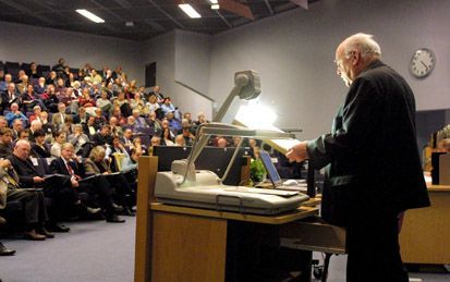 NIJMEGEN â€“ Op Hervormingsdag werd aan de Katholieke Universiteit in Nijmegen de vertaling en bewerking van de International Bible Commentary (ICB) gepresenteerd. Maar liefst 120 auteurs uit 32 landen van alle continenten werkten aan het Internationaal C