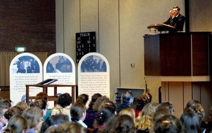 GOUDA - De IsraÃ«ldag van het deputaatschap IsraÃ«l van de Gereformeerde Gemeenten komt in de plaats van de jaarlijkse IsraÃ«l-studiedag. Het aantal bezoekers op de studiedag bedroeg nooit meer dan 200. Gisteren waren echter ongeveer 1200 bezoekers naar G