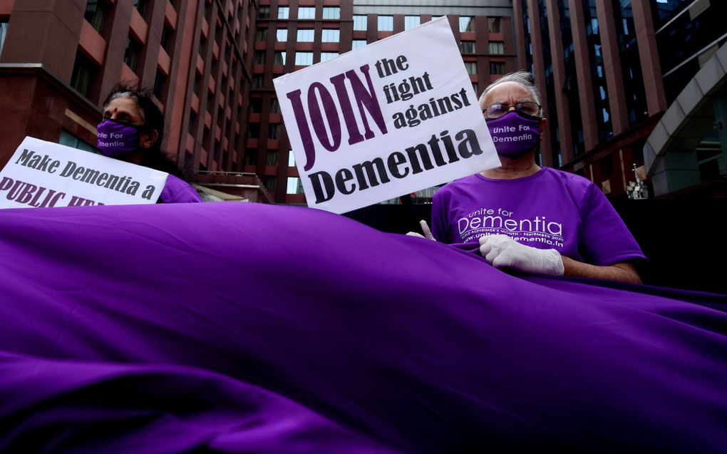 Patiënten met dementie vragen aandacht voor de hersenaandoening. beeld EPA, Jagadeesh NV